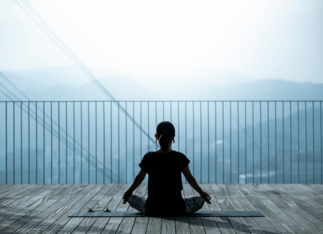 テラスで瞑想 morning YOGA session