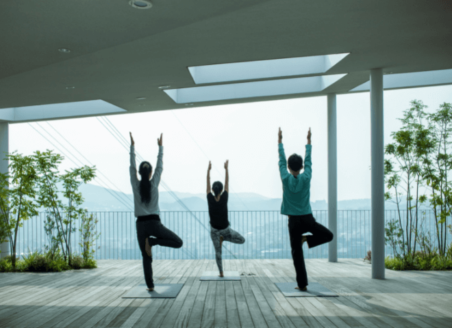 テラスで瞑想 morning YOGA session